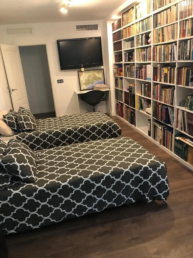 Homestay Chari Suites Malaga